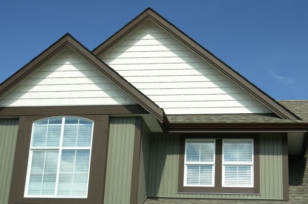 Cost of Vertical Vinyl Siding Repair in Hendersonville